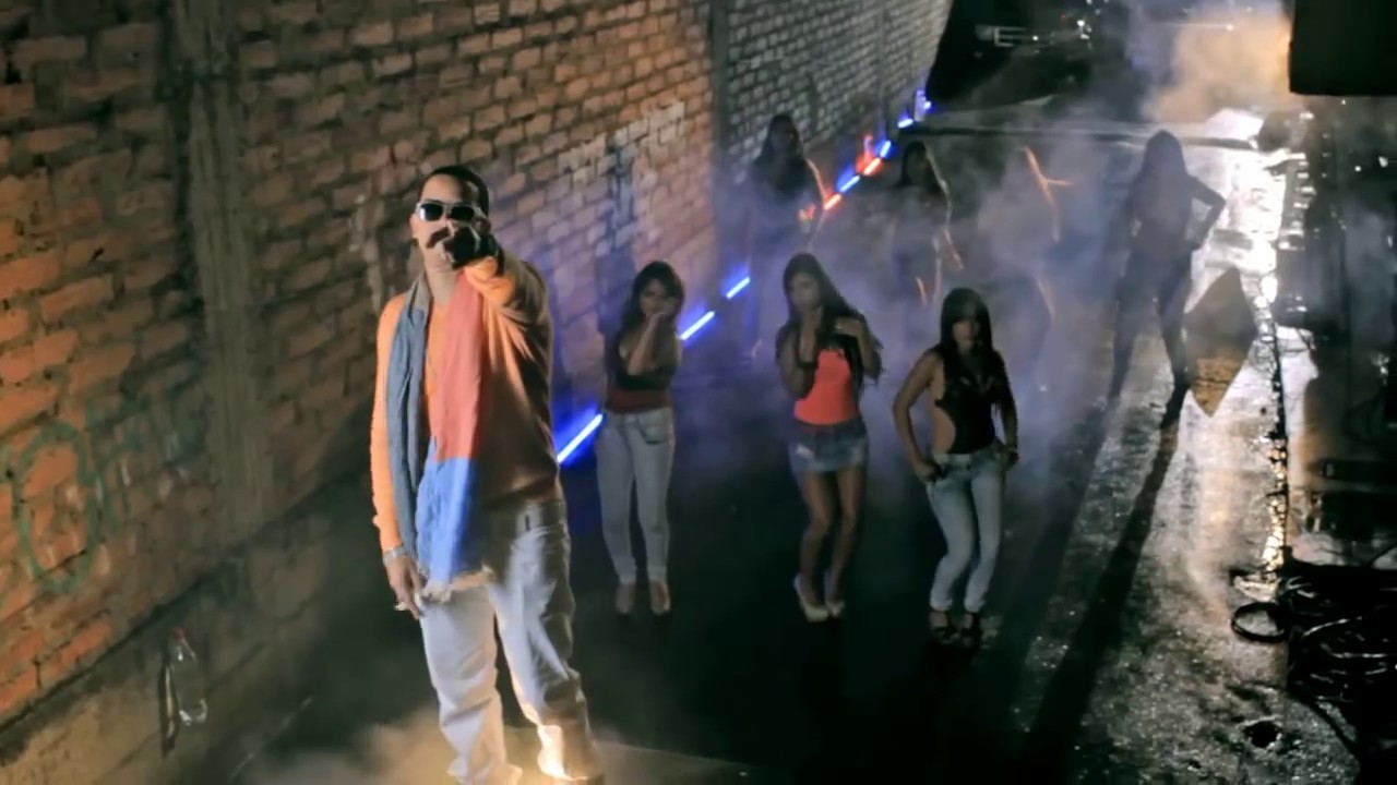 J Alvarez — Siempre Anda En La De Ella