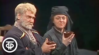 Зинаида Шарко в спектакле "Мачеха Саманишвили". У театральной афиши (1983)