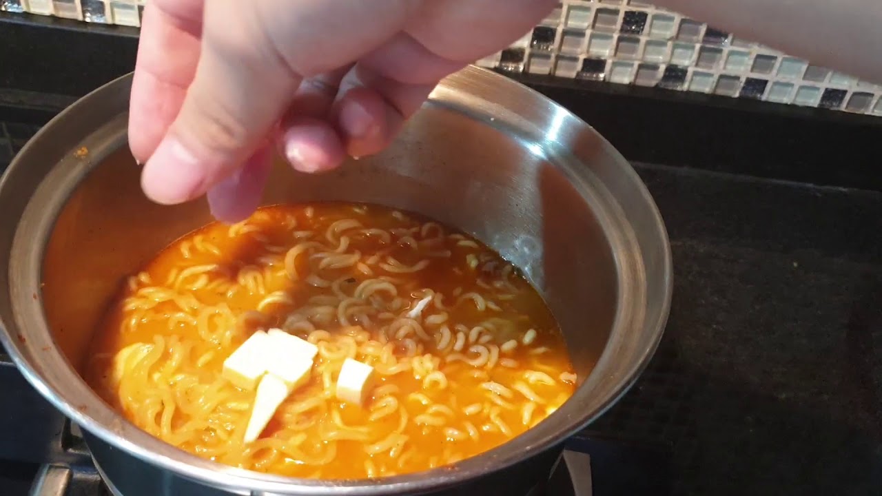 Making instant noodle~~ 