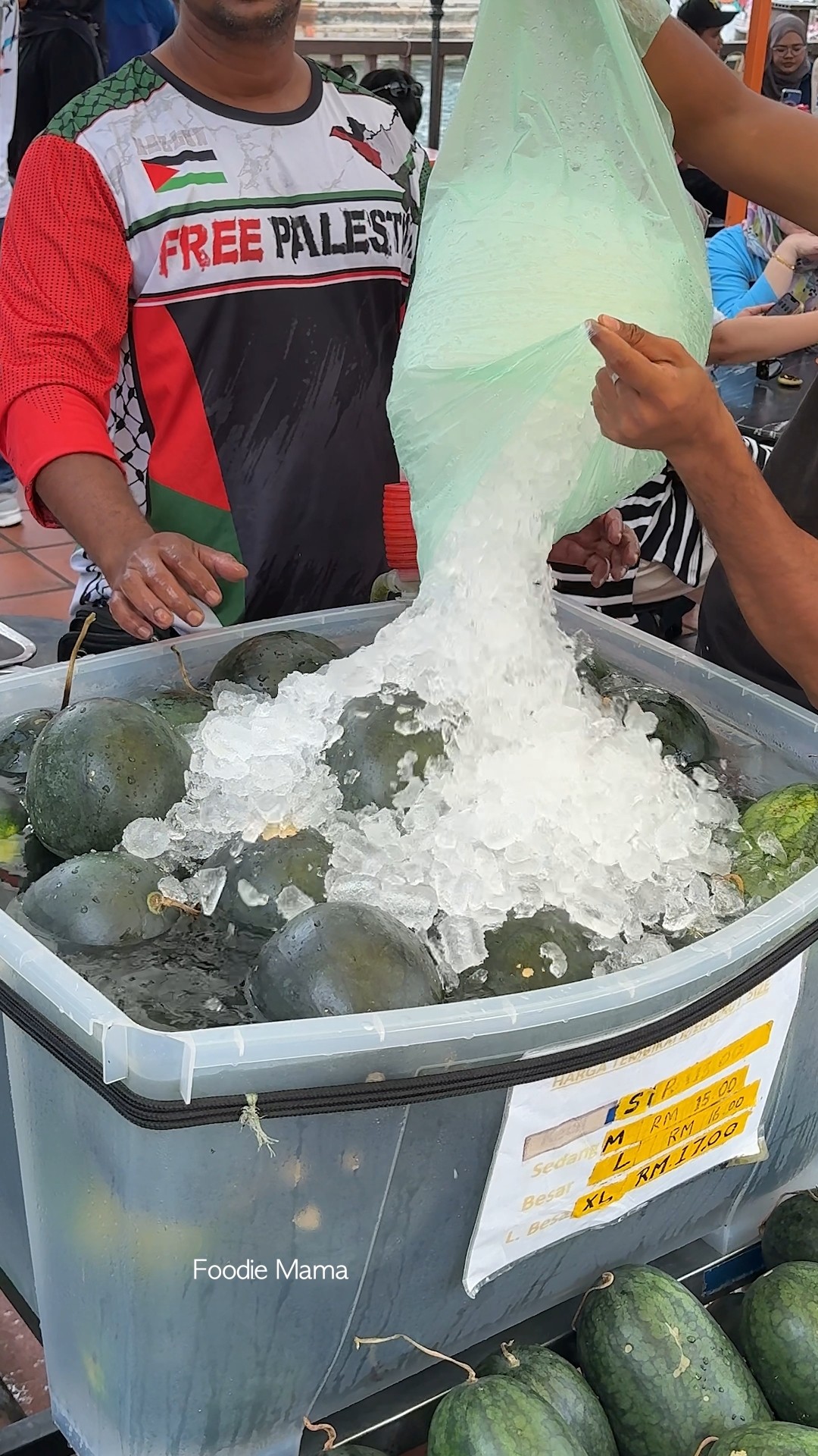 Perfect Fruit Juice! Fresh Watermelon Juice in Malacca - Malaysian Street Food