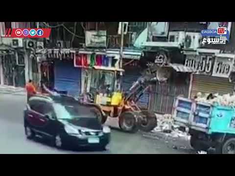 مشهد مروع لحظة مـ ـصرع عامل نظافة صـ ـدمه ميكروباص في الإسكندرية