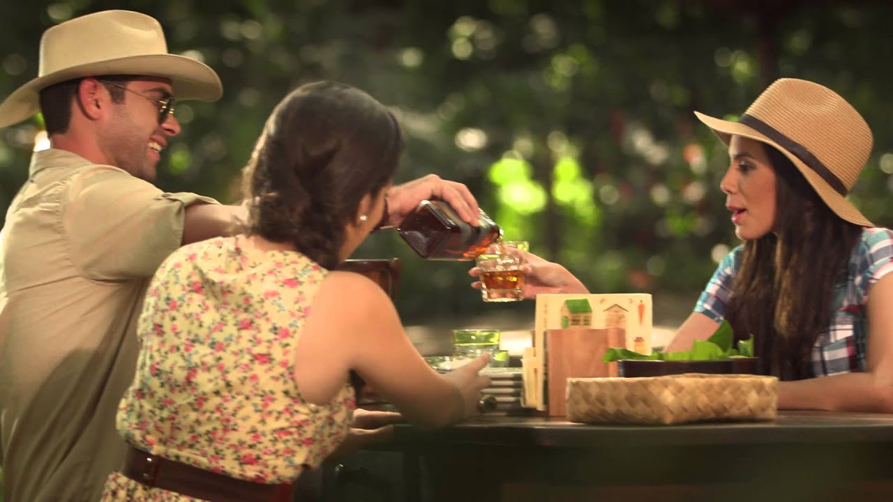 Comercial Ron Flor de Caña: Añejo Clásico