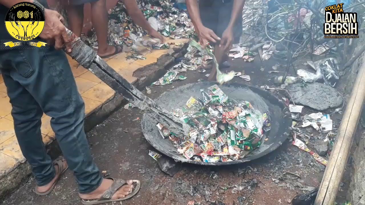 Proses daur  ulang  limbah plastik  menjadi bahan setengah 