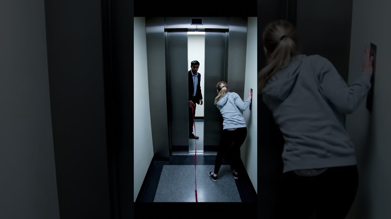 Видеонаблюдение: предотвращен ужас с поводком в лифте! 