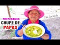 preparando un rico chupe de papas