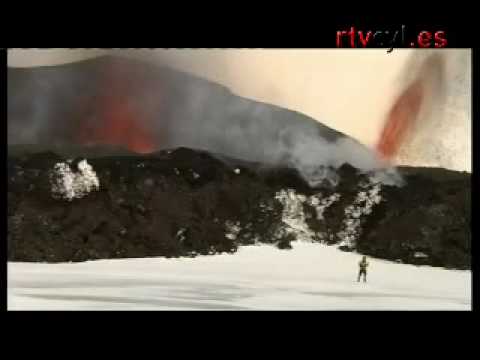 800 personas evacuadas en Islandia tras la erupción de un volcán