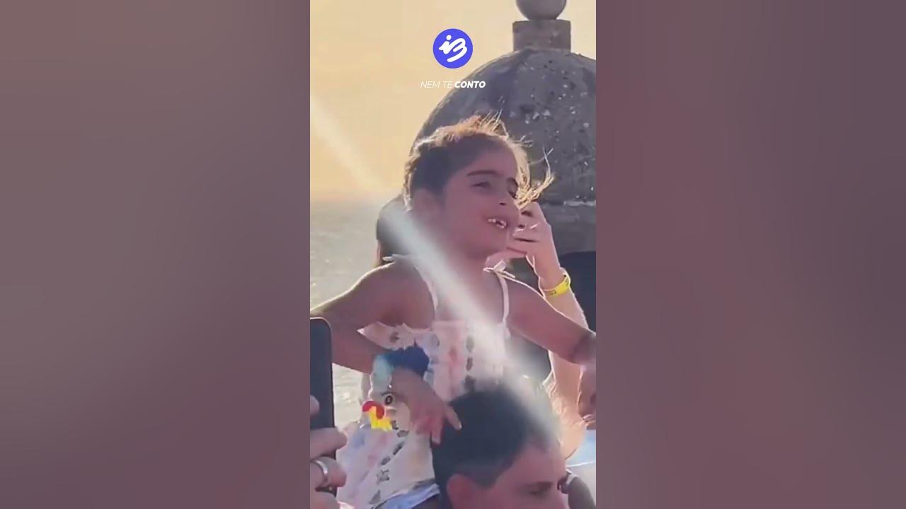 Marina, filha de Ivete Sangalo, foi flagrada super animada, dançando a música "Energia de Gostosa" Marina, filha de Ivete Sangalo, foi flagrada super animada, dançando a música "Energia de Gostosa"