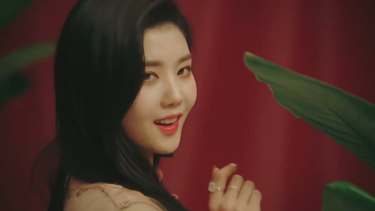 IZ*ONE debut MV La Vie en Rose (Lyrics) (IVE Yujin & Wonyoung