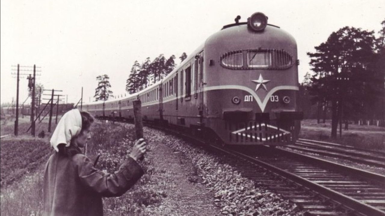 Почему советский поезд Москва-Петербург, который шёл в обход, стал предметом ностальгии