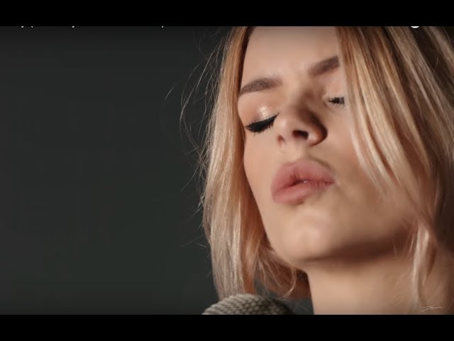 Without Me - Halsey (Cover By: Davina Michelle) auf YouTube ansehen Without Me - Halsey (Cover By: Davina Michelle) auf YouTube ansehen