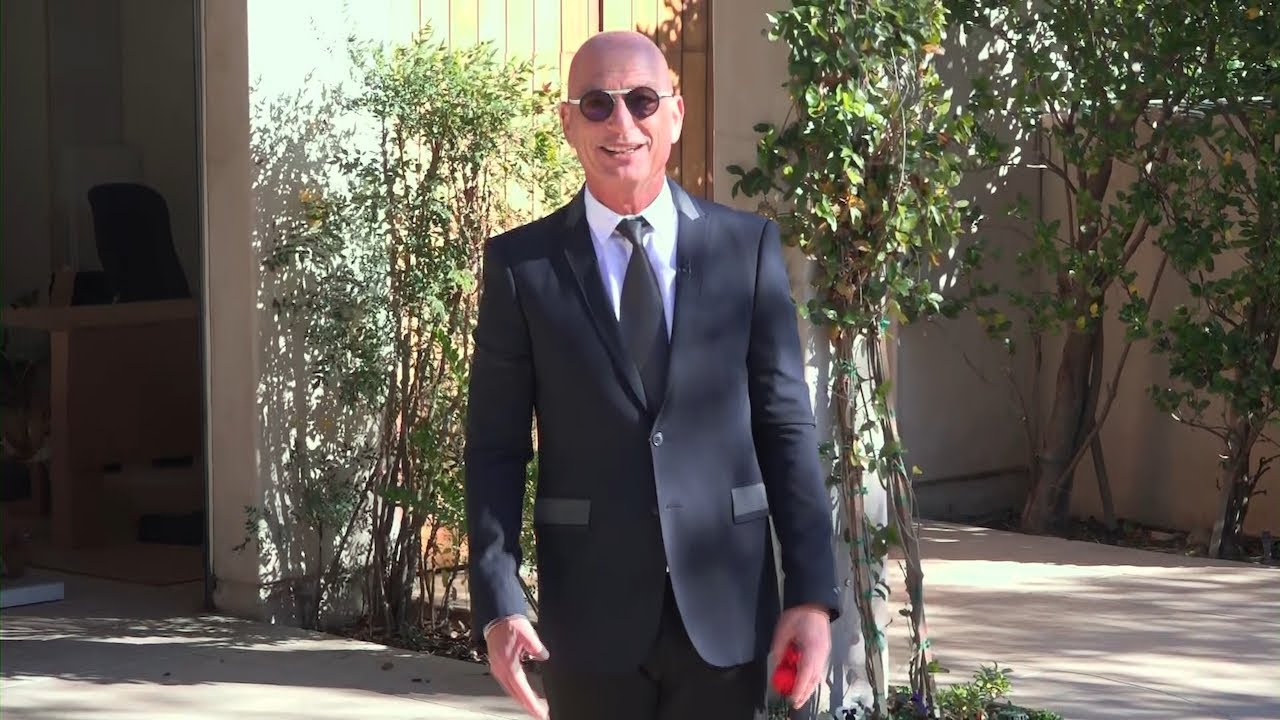 Howie Mandel Guest Hosts the Show from His Driveway