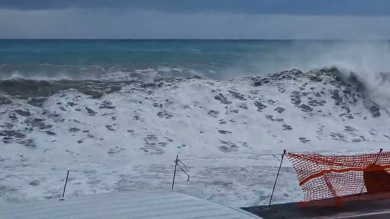 Ciclone Apollo: intensa mareggiata a Furci Siculo, Messina, Sicilia - 29 ottobre 2021