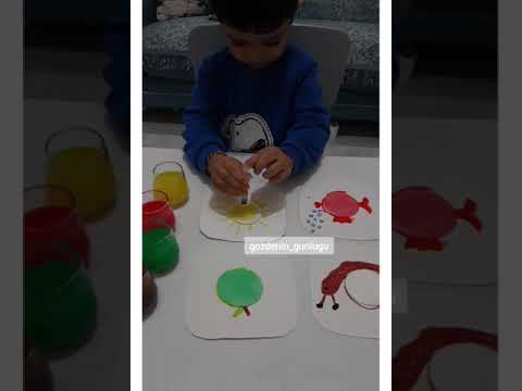 Evde etkinlik eğlenirken