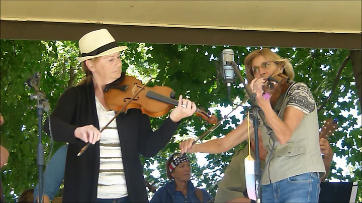 Twin fiddlers Janet Shelby and Linda Evert