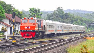 KERETA API PANJANG‼️ MENEMUKAN 19 KERETA API MELINTASI HUJAN DI STASIUN DAN PERLINTASAN