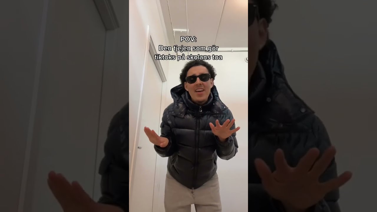 Den Tjejen P Skolans Toalett 