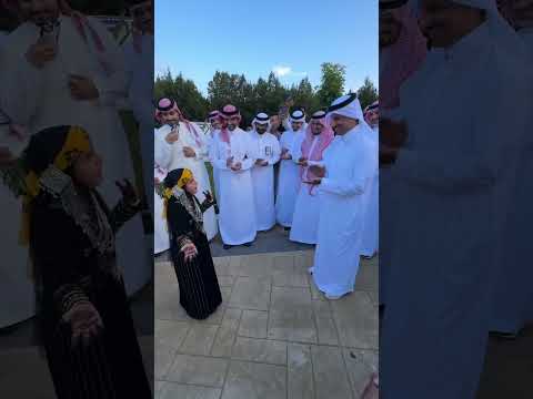 وزير السياحة يمنح الطفلة ندى ترخيص مرشدة سياحية