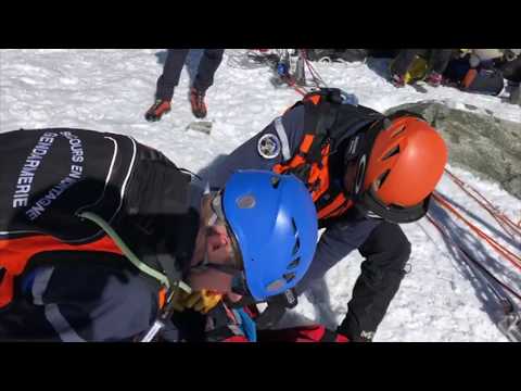 Monte Bianco: rischi ignorati, giovane finisce in un crepaccio