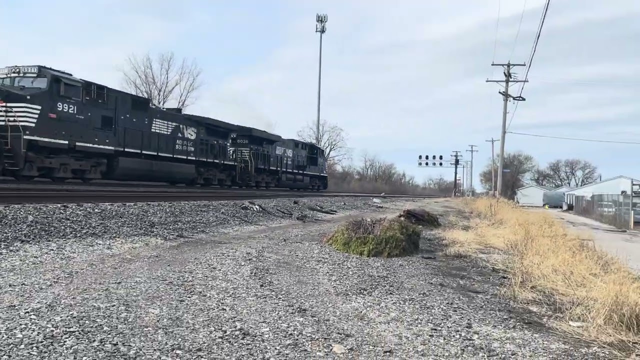 Norfolk Southern Freight Train in Elyria, OH and Awesome Extra Horns