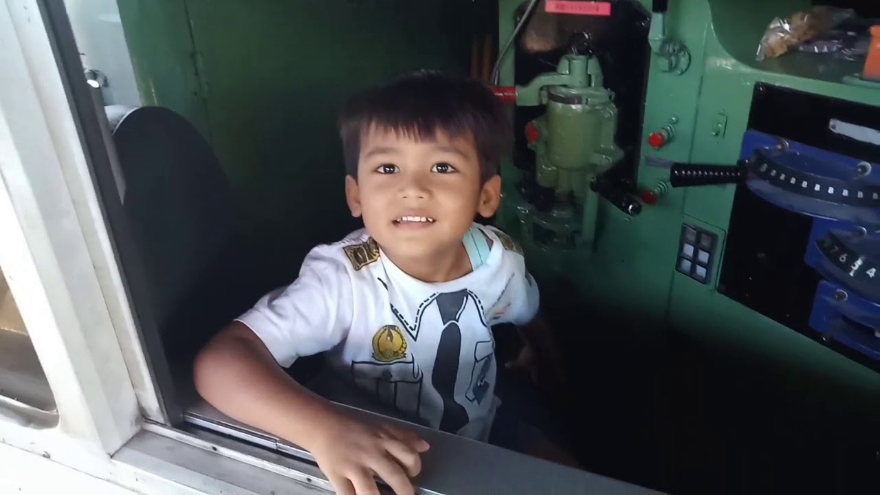 Farel Naik Lokomotif