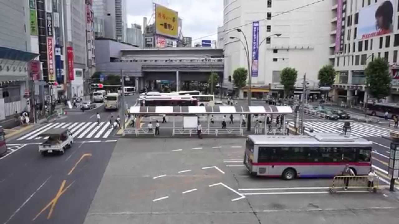 渋谷駅西口バスターミナル前歩道橋上にて Youtube