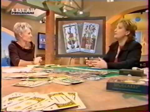 La voyante Marie Claire Estevin Explique Le Tarot ...