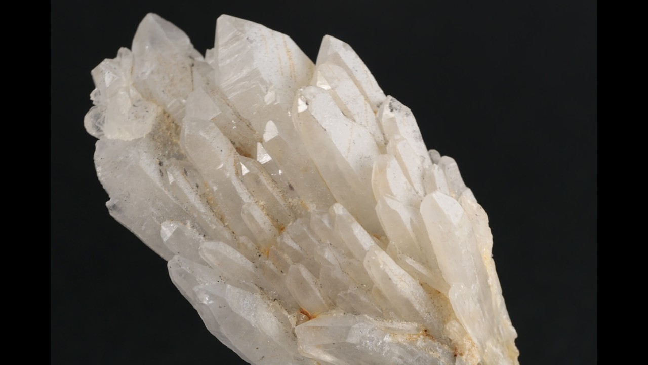 竜王第二鉱山産水晶 クラスター 17.8g / Japanese Quartz - YouTube