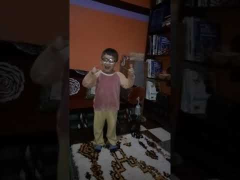 شاهد طفل مغربي يلقنهم درس حب الوطن