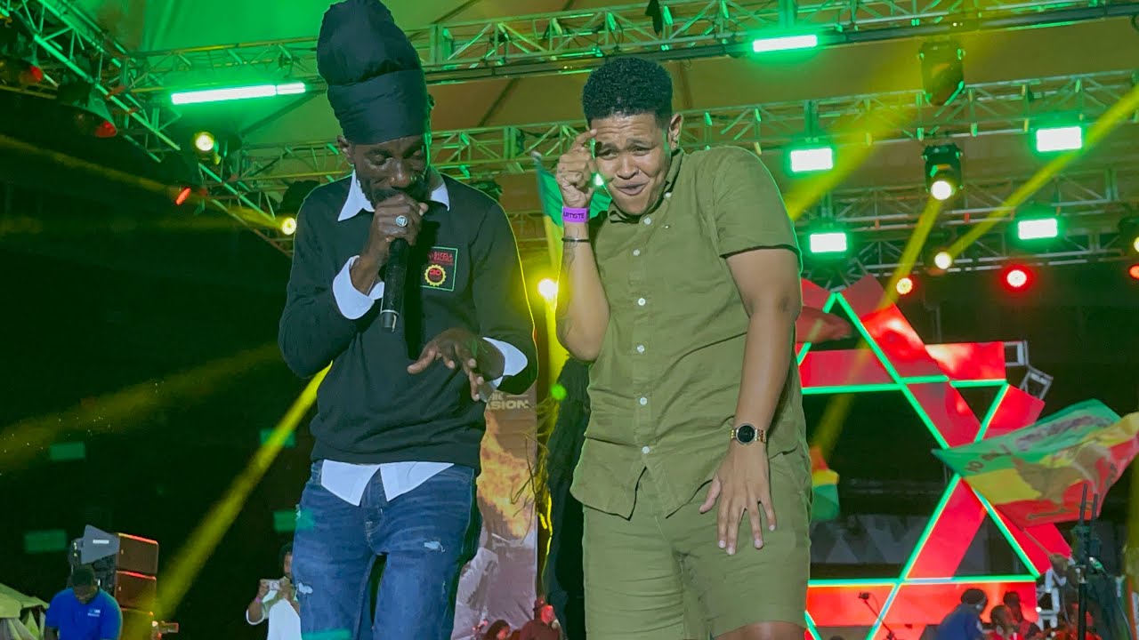 The Man Of the Moment SIZZLA One Daddaaa Grace Di Stage N Warm Up Di Place @ Rise to the Occasion‼️