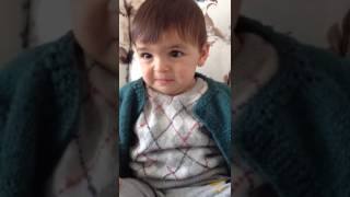 Türkü Söyleyince Ağlayan Duygusal Bebek