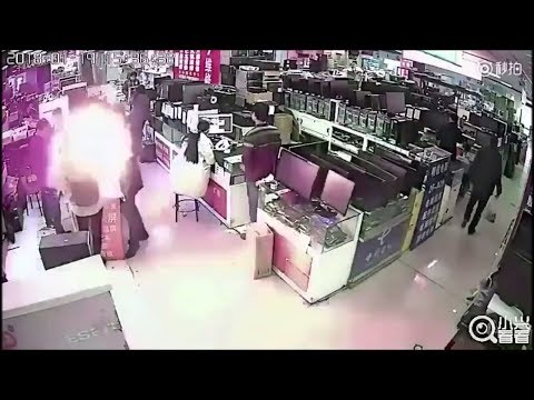 Fail Iphone battery explodes after a man bites it in China