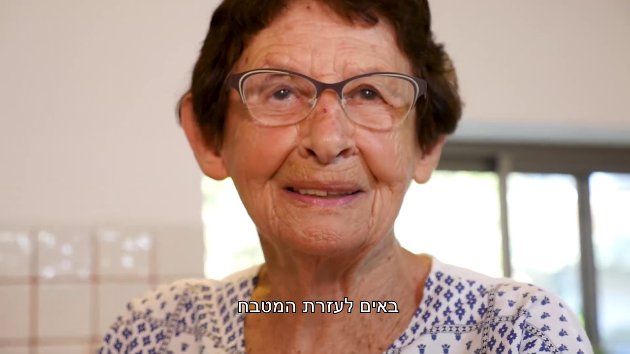 סבתא דבורה מכינה קניידלך