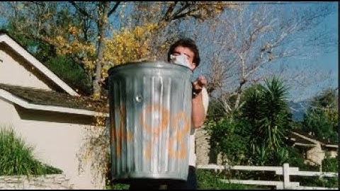 Garbage Day ! in 1080p | Silent Night, Deadly Night 2 (1987)