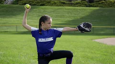 Little League Softball® Drills: Throwing – Knee Throwing