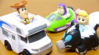 トイストーリー4 ディズニー ミニズ ビークル付きアソート ウッディ ボー バズの3種類 可愛い乗り物にフィギュアをセットできる