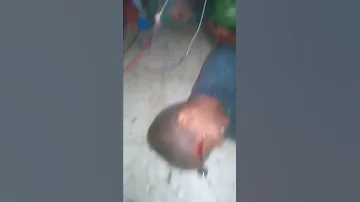 الطفلة الصغيره تقتل اخوها 