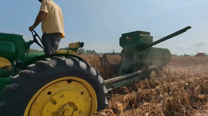 John Deere 42 combine with 205 corn head