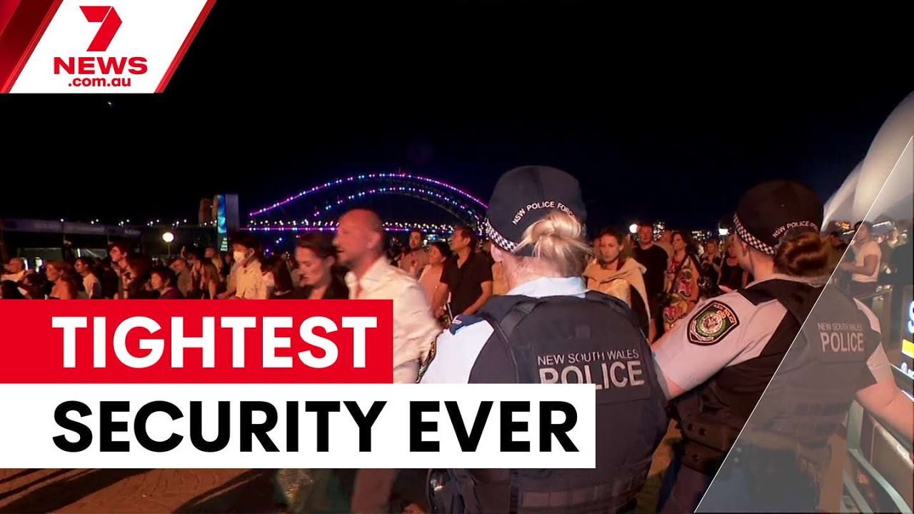Record police deployment for Sydney New Year's Eve | 7NEWS - YouTube