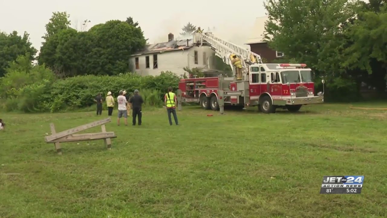 Erie fire crew battle abandoned house fire - YouTube