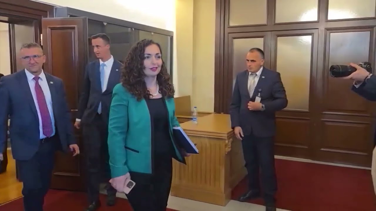 Kosovë, Kushtetuesja pezullon zgjedhjet/ “Ngrin” deri më 31 mars dekretin e Vjosa Osmanit