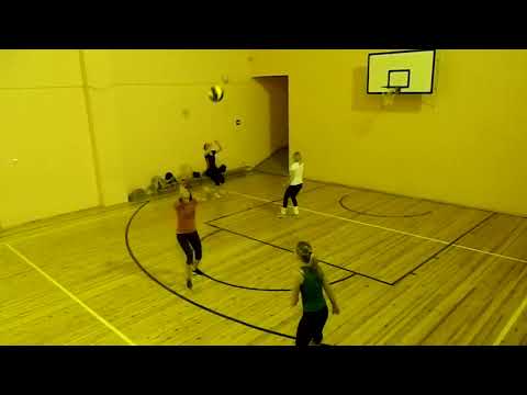 Видео: Волейбол в Ижевске, одна женская тренировка 2015 года)
