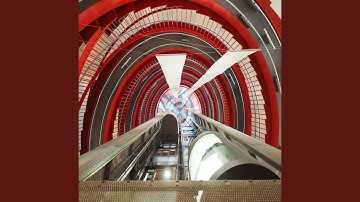 Pulsating Backdrops for Empty Elevators