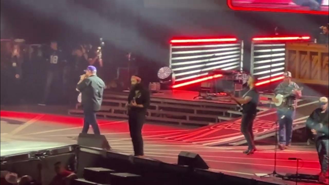 Luke Combs Beer Never Broke My Heart 20230513 US Bank Stadium