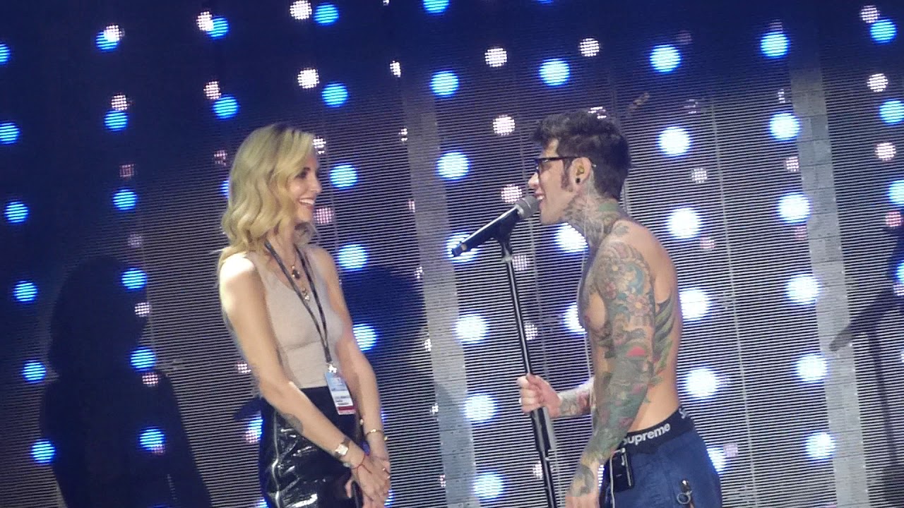 ⁣Fedez e Chiara Ferragni FAVORISCA I SENTIMENTI  Live Forum Assago Milano 8/4/2019