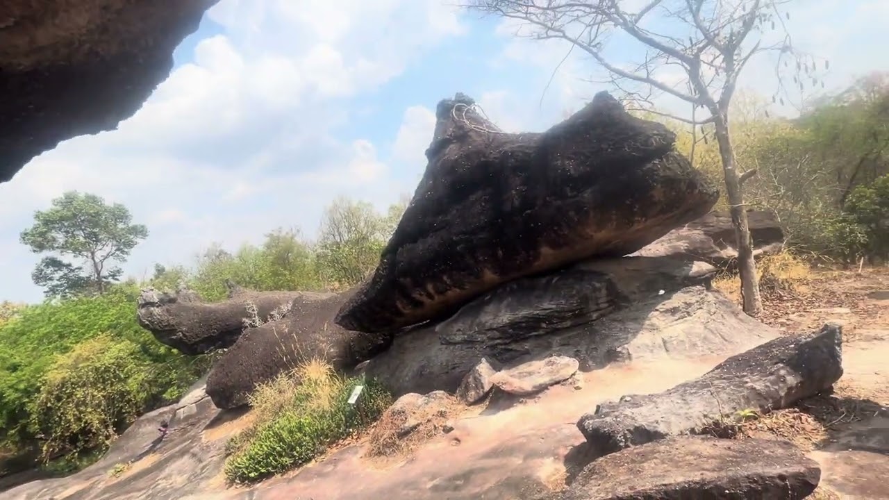 ชมหินงามภูผาเทิบพี่มังกร ธิดาลาว