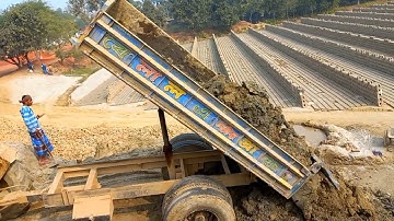 CAT or JCB Excavator By Loading Sand from Pond || Unloading By Digital hydraulic system Sonalika50HP