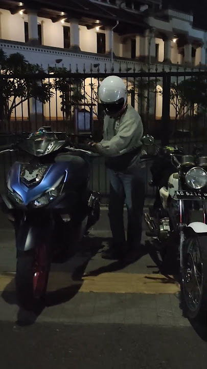 Modern vs Klasik Depan Bangunan Bersejarah. 🥵 #aerox #motorcycle #lawangsewu #shorts #youtubeshorts