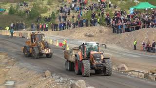 Fendt 930 vs trailer with sand + hill (www.tractor-test.cm)