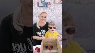 видео: Наша с Мишкой распаковка первого заказа из 12 каталога ORIFLAME картинка: Наша с Мишкой распаковка первого заказа из 12 каталога ORIFLAME