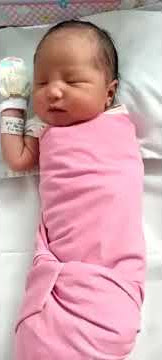 Bayi perempuan cantik baru lahir